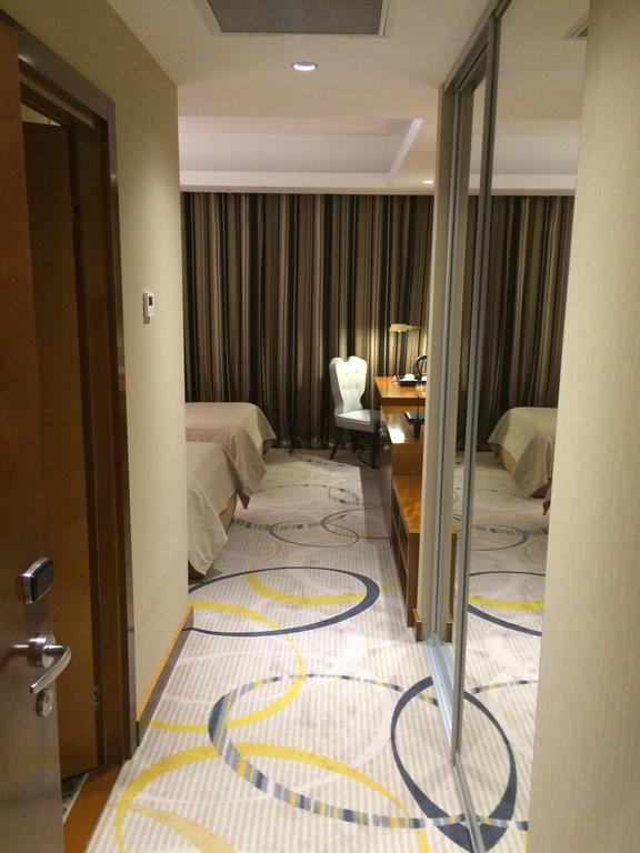 Royal Plaza Hotel And Casino Qapschaghai Zimmer foto