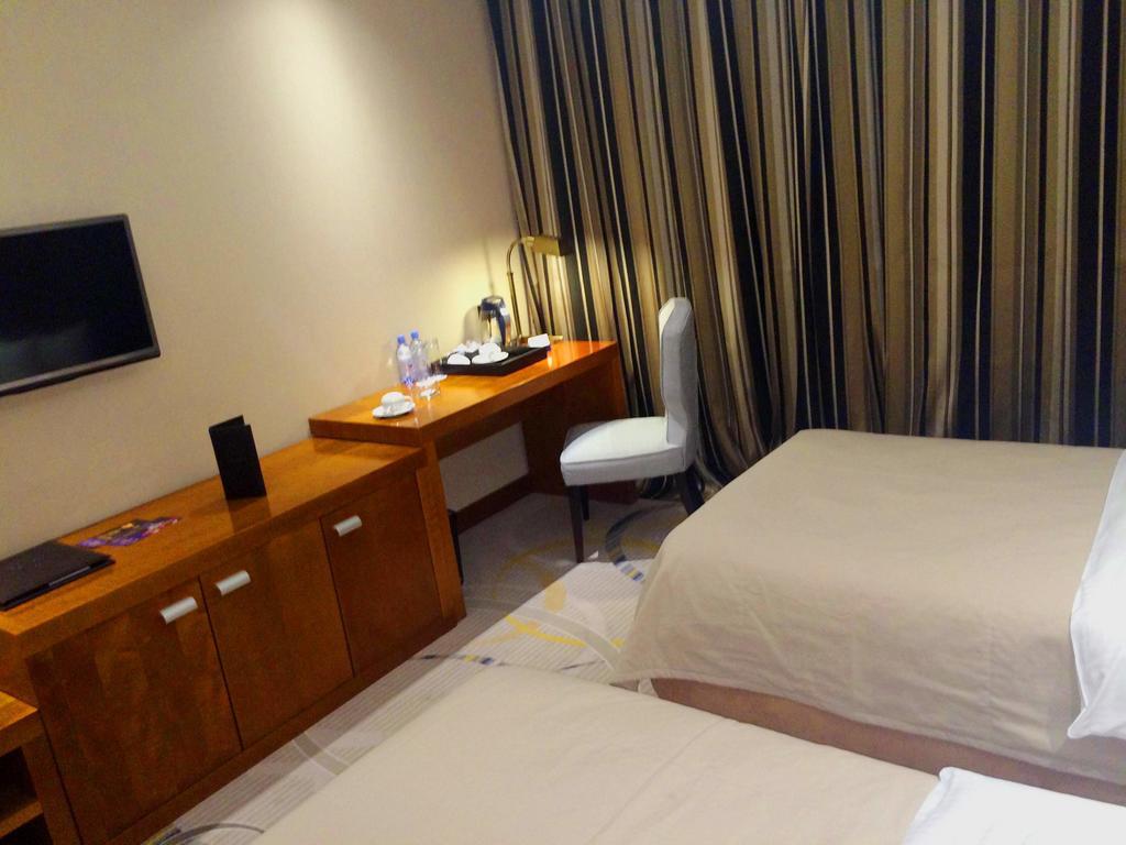 Royal Plaza Hotel And Casino Qapschaghai Zimmer foto