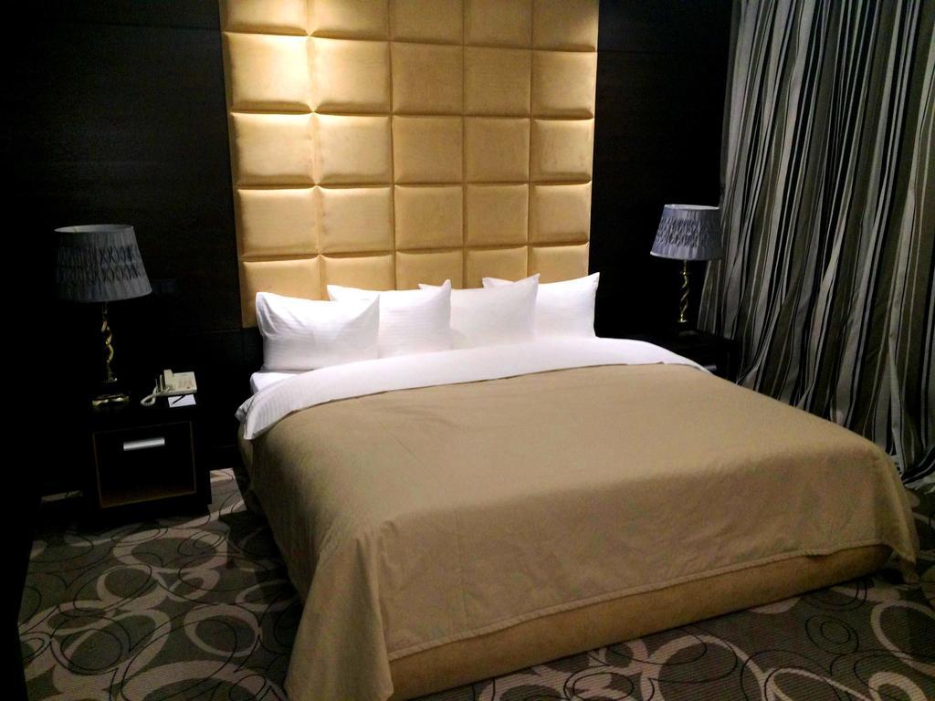 Royal Plaza Hotel And Casino Qapschaghai Zimmer foto