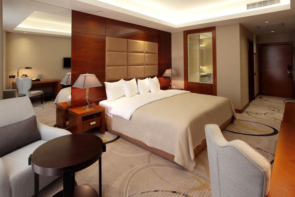 Royal Plaza Hotel And Casino Qapschaghai Zimmer foto